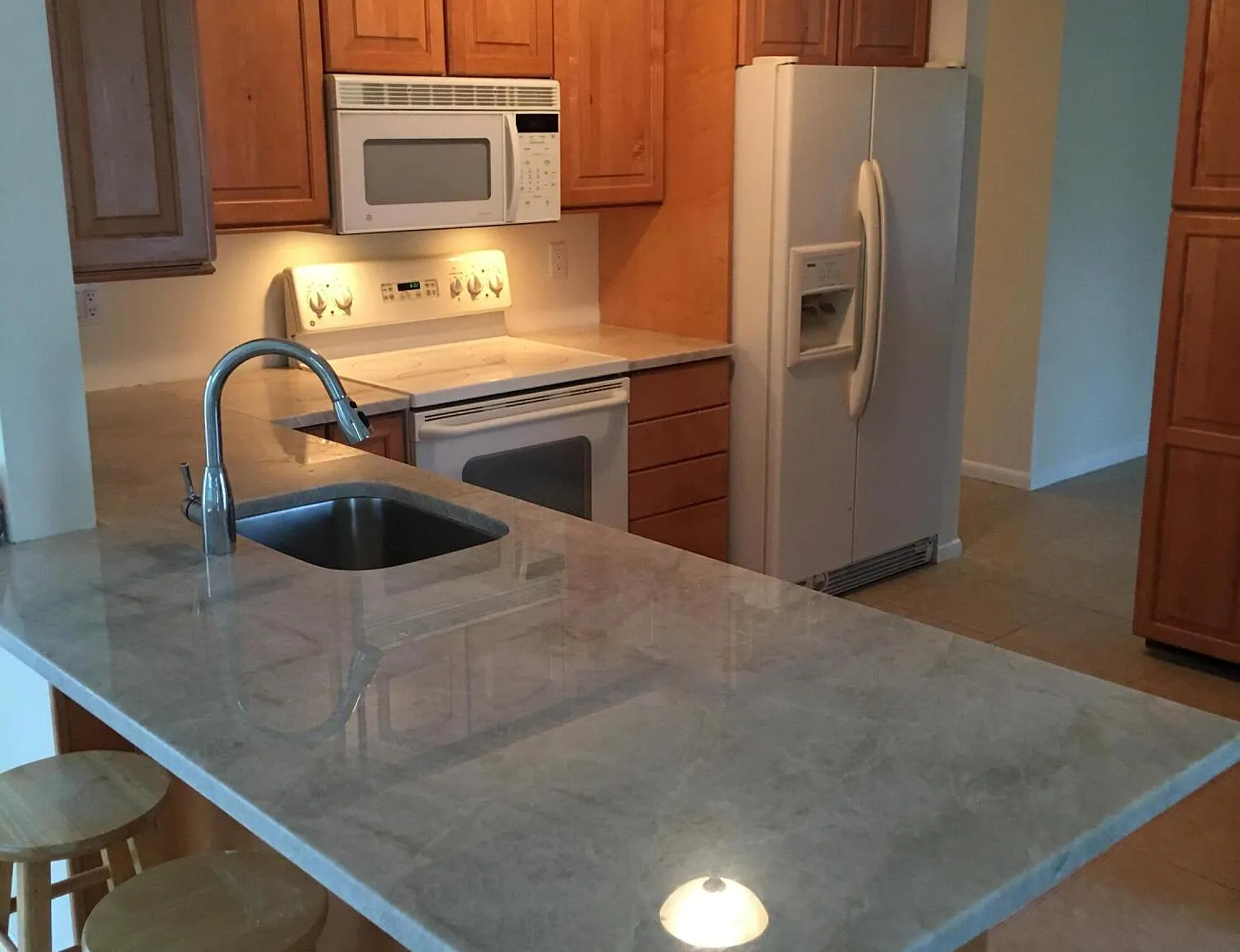 3 bed, 2.0 bath, 1490 sqft, $3,200 — Photo 3