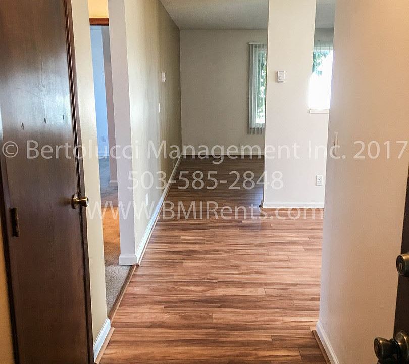 2nd image of 569 Greenwood Dr NE APT 17