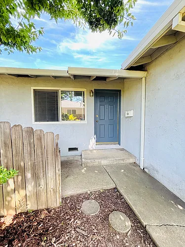 1347 Palomar Cir #1 Photo 1