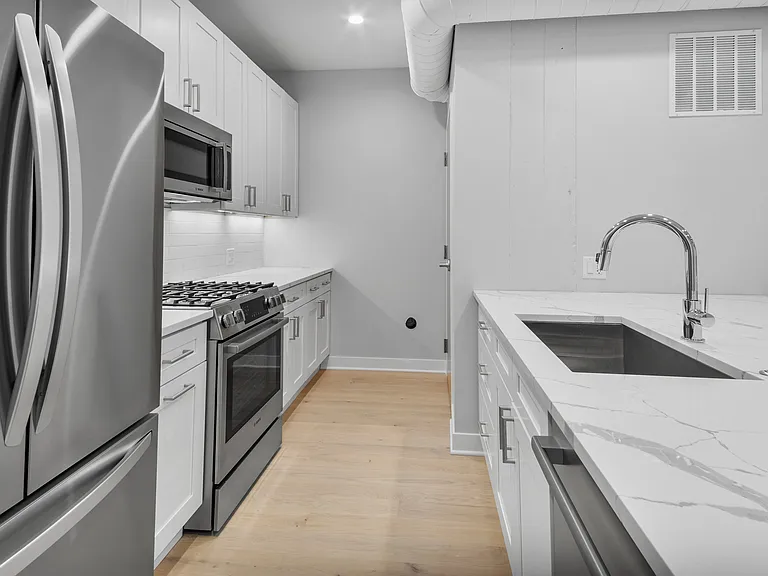 4637 N Ashland Ave #302 — Photo 4