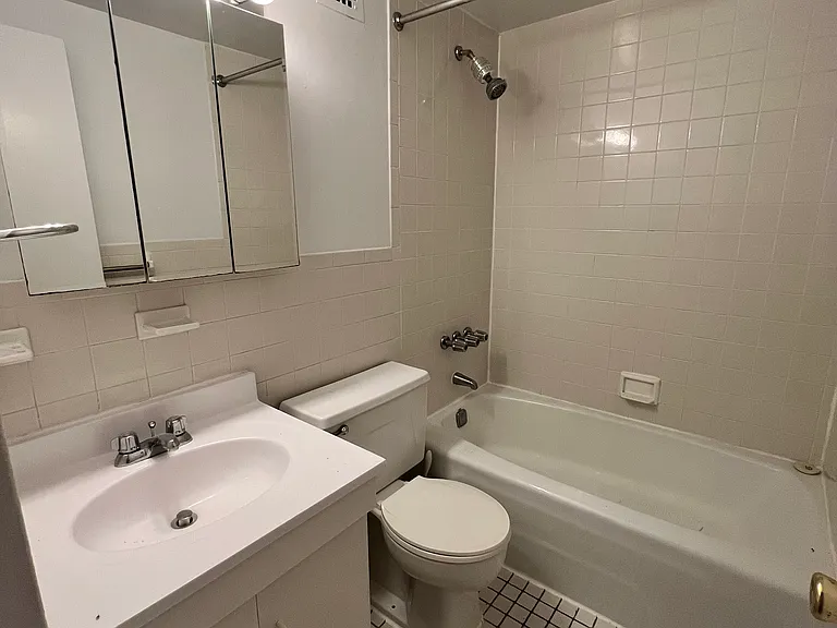 422 E 89th St #7C — Photo 6