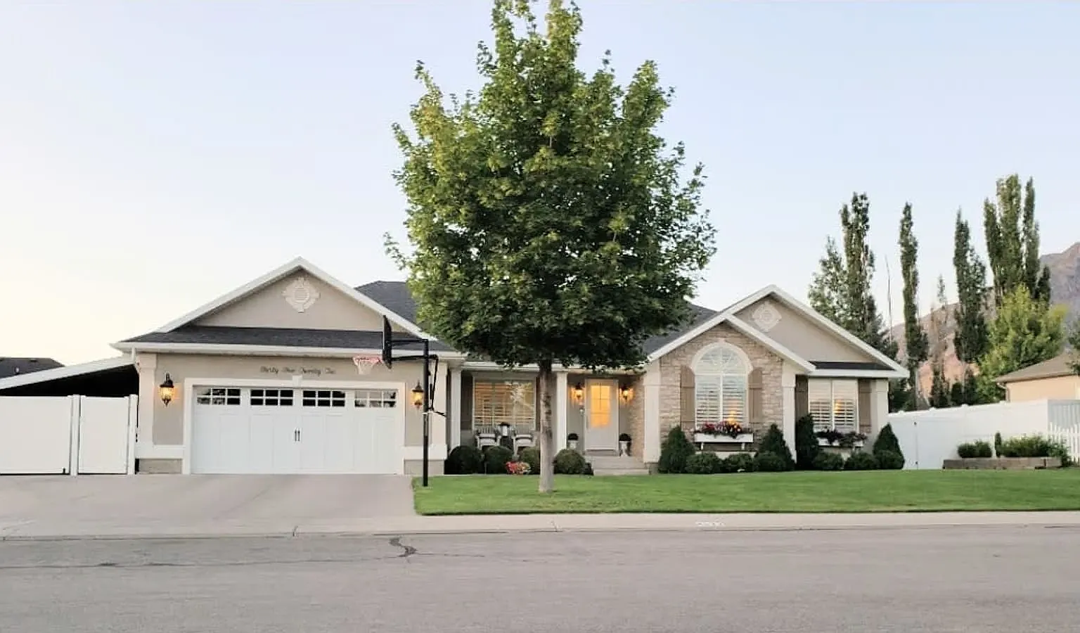 4 bed, 3.5 bath, 3610 sqft, $4,495 — Photo 1