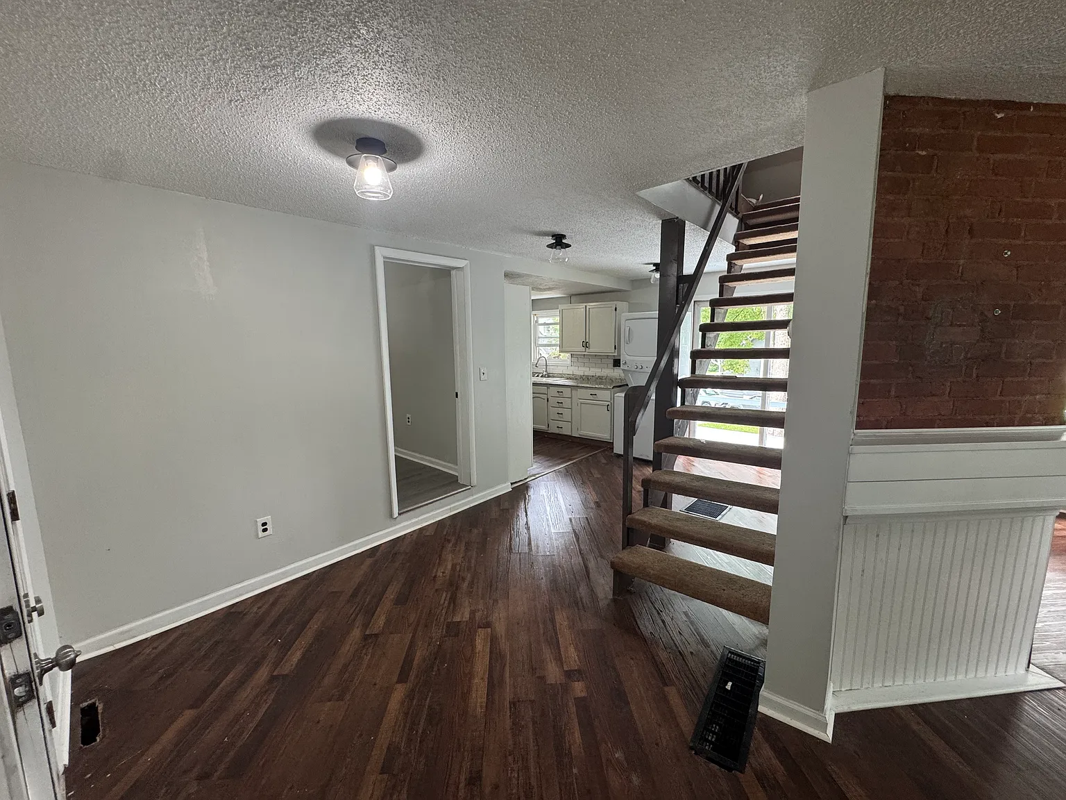 2 bed, 710 sqft, $1,000 — Photo 2