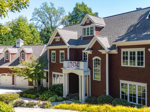 11417 Governors Dr, Chapel Hill, NC 27517