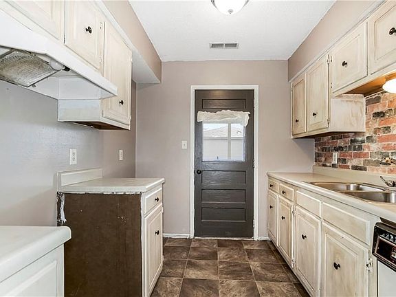 3rd image of 913 Gatewood St