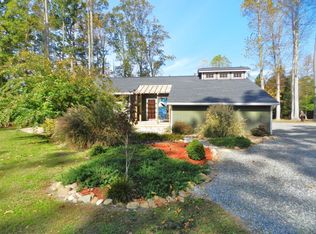 959 Skipjack Ln, Cobbs Creek, VA 23035
