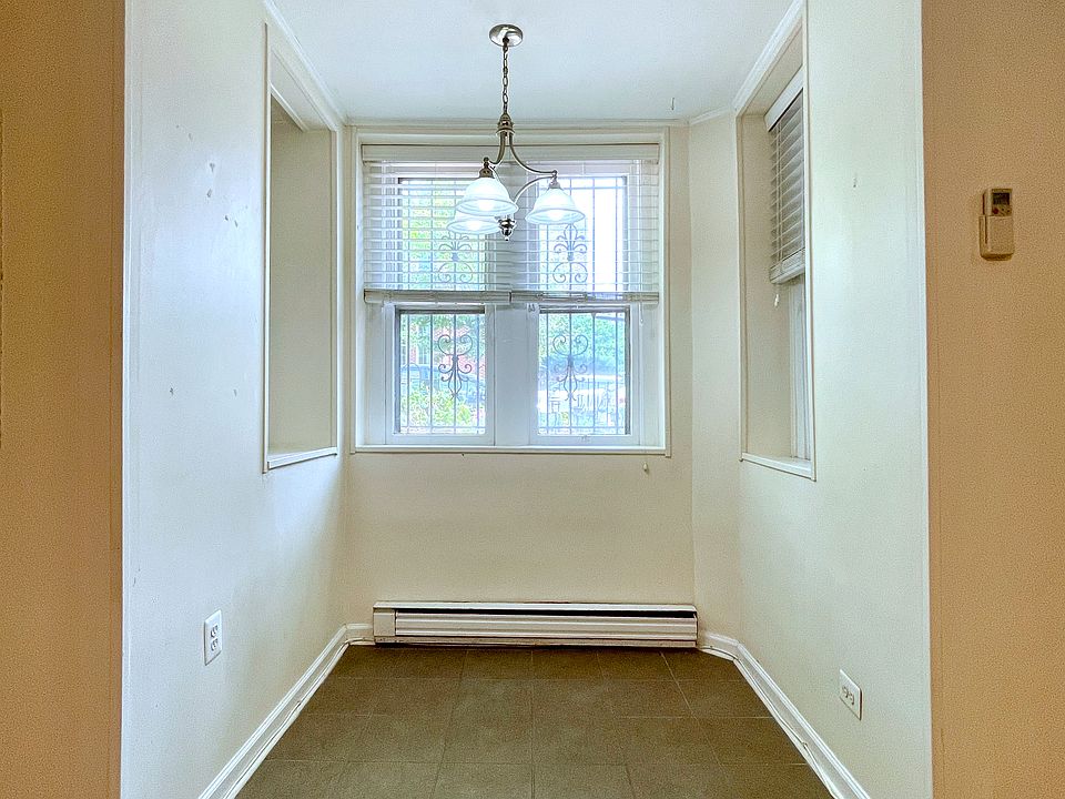 Bright bay window - perfect for home office desk or cozy coffee nook