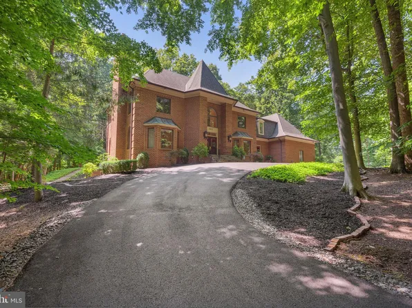 252 Springvale Rd, Great Falls, VA 22066