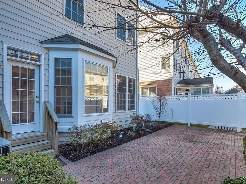 1st image of 42466 Legacy Park Dr