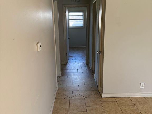 2nd image of 3103 Parkwood Rd