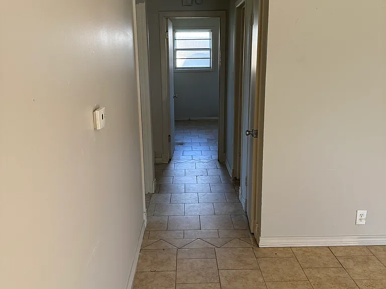 3103 Parkwood Rd — Photo 2
