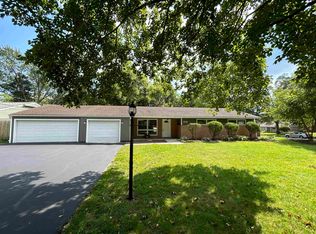 4001 Crestview Dr, Rockford, IL 61107