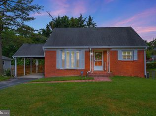 1911 Warren Dr, Woodbridge, VA 22191