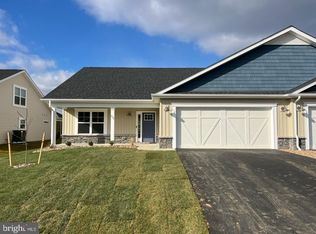 230 Dripping Spring Dr, Hedgesville, WV 25427