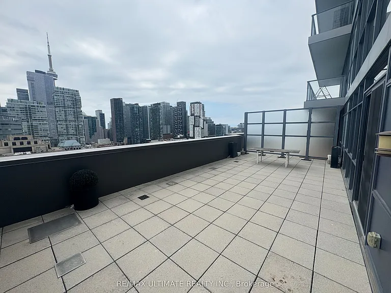 210 Simcoe St #2002 — Photo 10