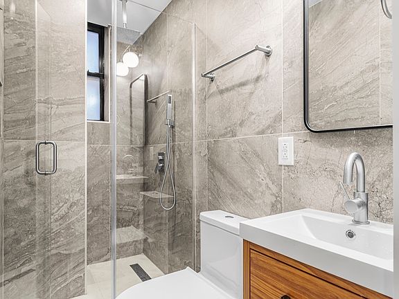 5th image of 236 W 15th St #5