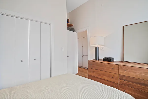 Sold by Daniel Gale Sotheby's International Realty | media 8