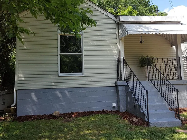 517 Edwin St — Photo 2