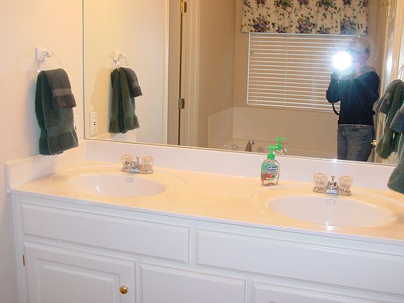 4th image of 808 Tanglewood St
