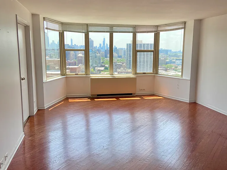 525 W Hawthorne Pl #2103 — Photo 3