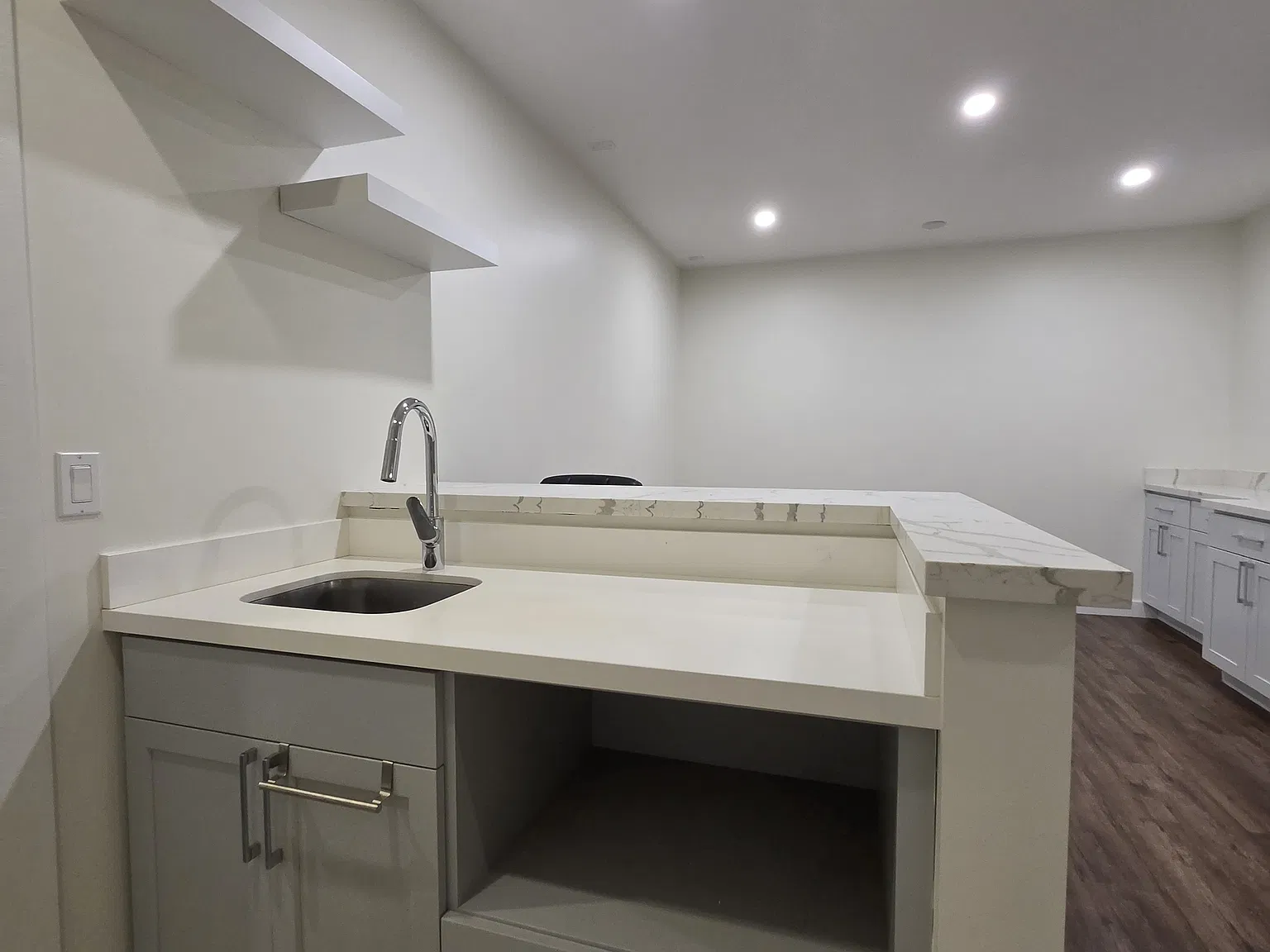 2 bed, 580 sqft, $3,200 — Photo 3
