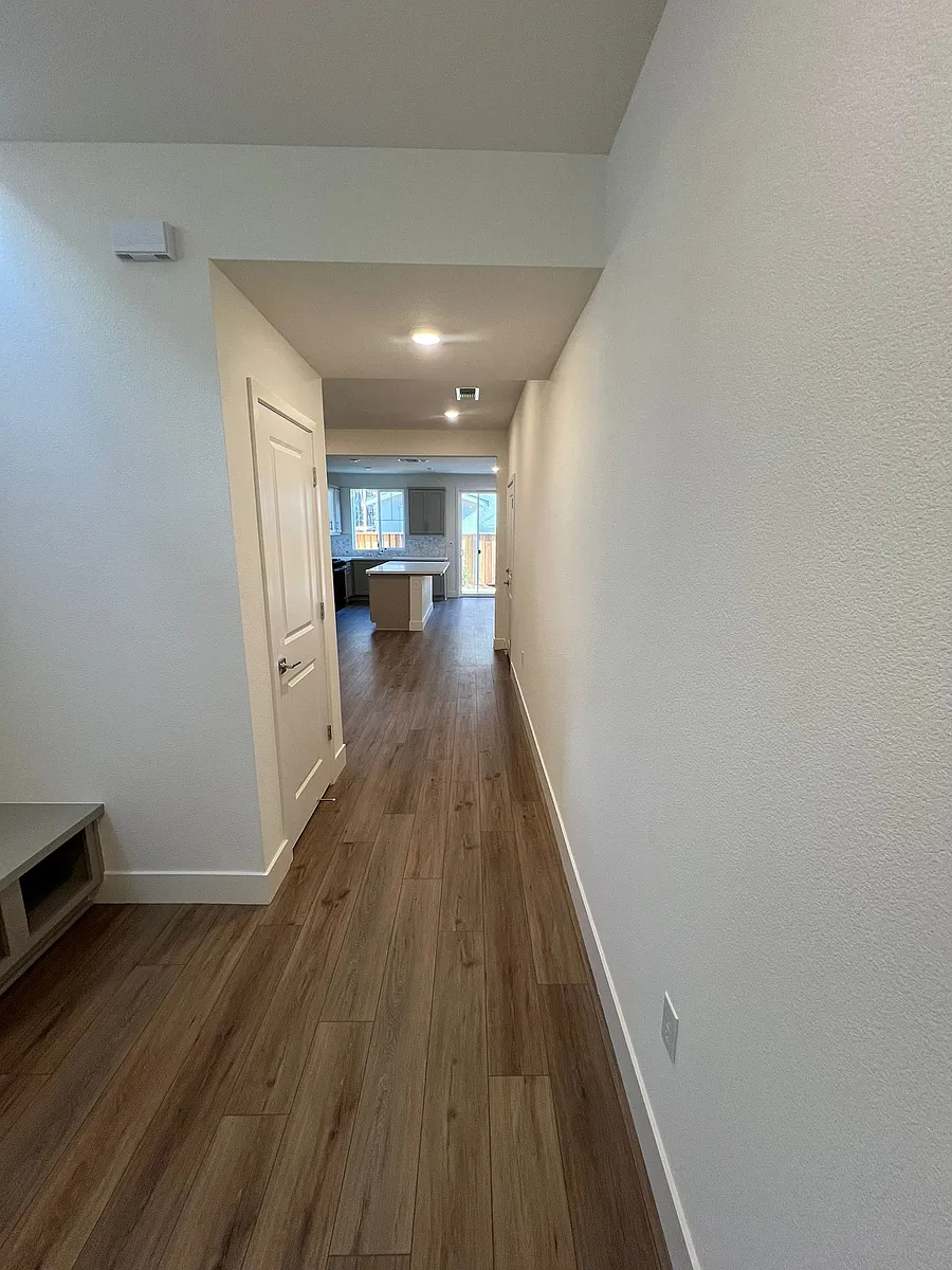 Entry Way - 7324 Savoy Pl