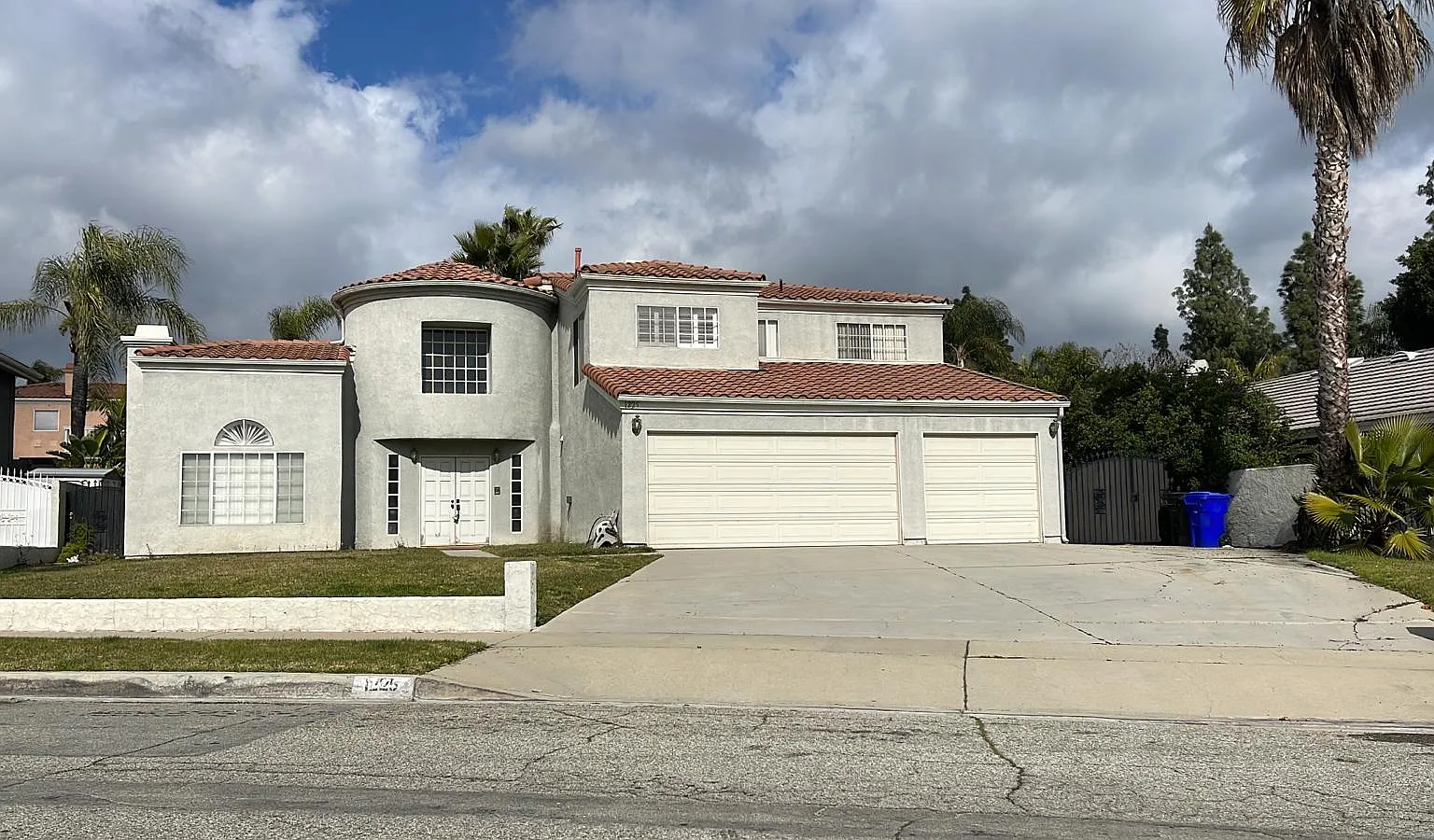 4 bed, 2.5 bath, 2699 sqft, $3,900 — Photo 1