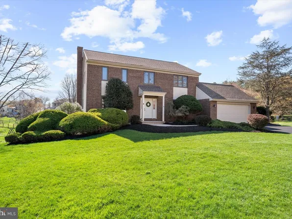 2 Running Brook Ln, Newark, DE 19711