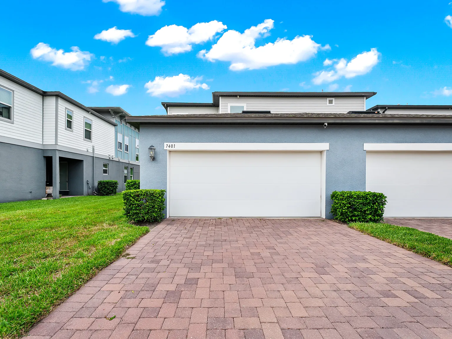 4 bed, 2.5 bath, 1945 sqft, $3,200 — Photo 2