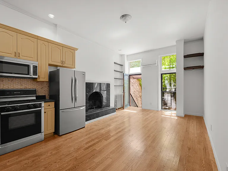 21-48 45th Ave #1L — Photo 1