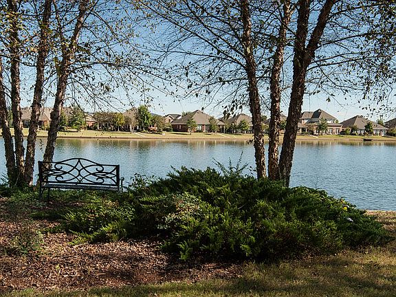 2nd image of 3019 Lake Hampton Dr SE