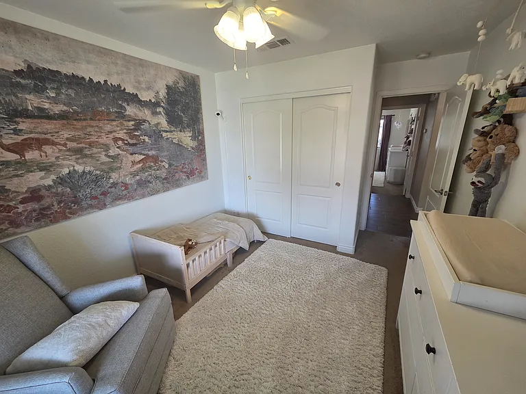 424 W Comstock Ct — Photo 22