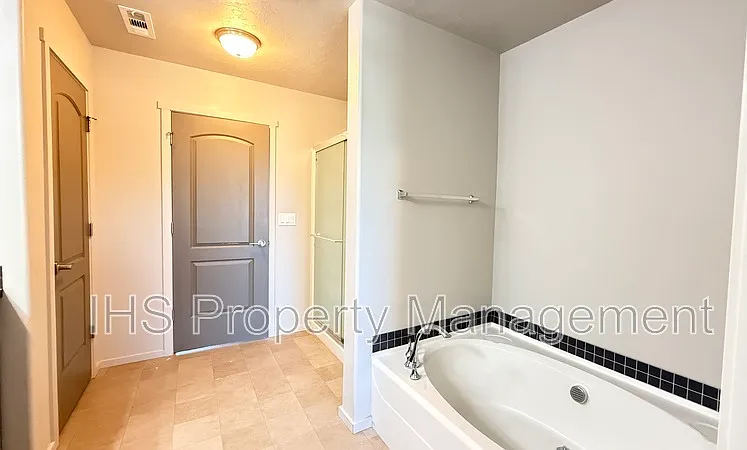 5814 Sidon Ln — Photo 11