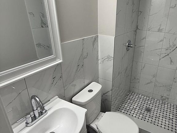 5th image of 5845 Woodcrest Ave