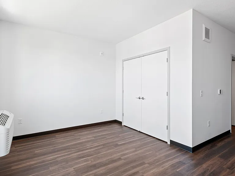 Blaise Apartments — Photo 40