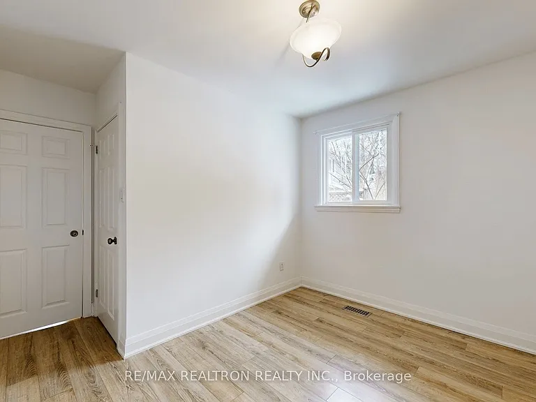 24 Fenelon Dr — Photo 32