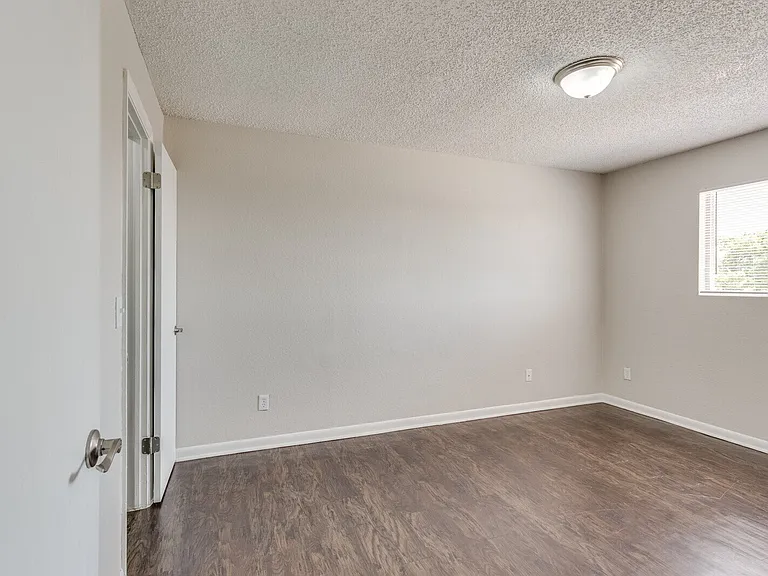 817 SW 23rd St #6 — Photo 30