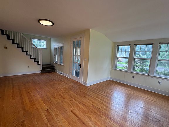 3rd image of 816 Indian Hill Rd