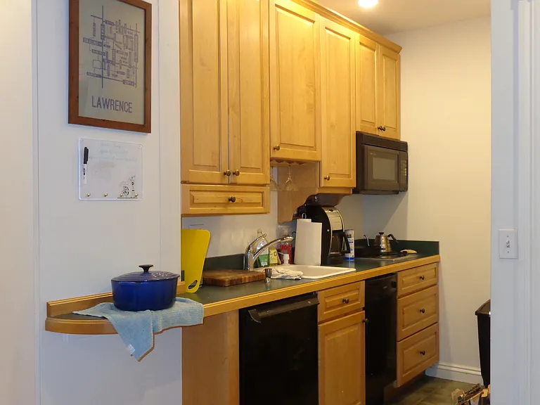 17 Centre St #2R — Photo 2