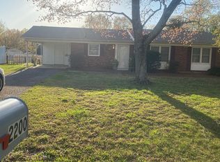 2200 Stonehaven Rd, Kernersville, NC 27284