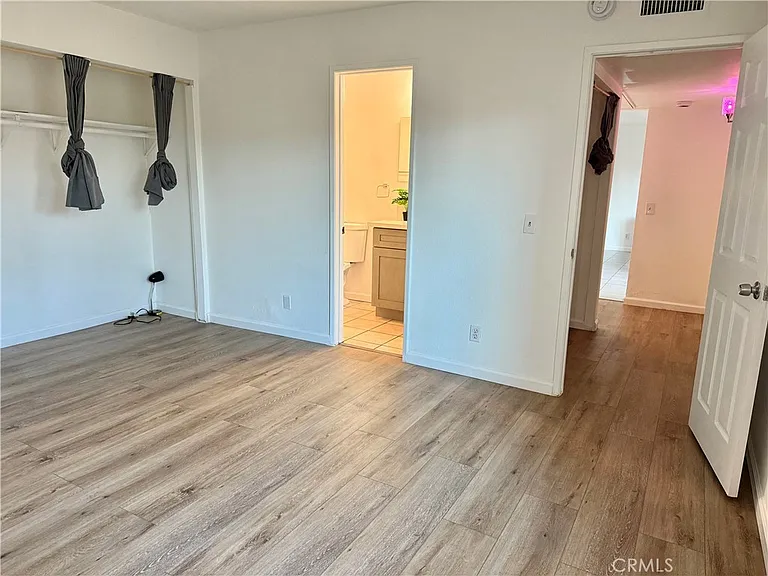 1735 E Washington St #G12 — Photo 6