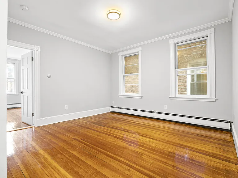 131 Cottage St #1R — Photo 4