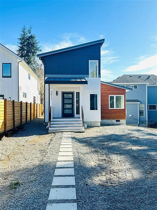 NE 7th St, Renton — Photo 1