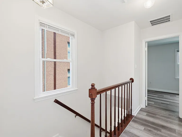 541 Colecroft Ct — Photo 12