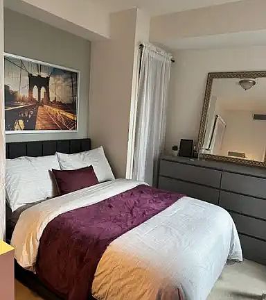 3rd image of 85 Bloor St W #706