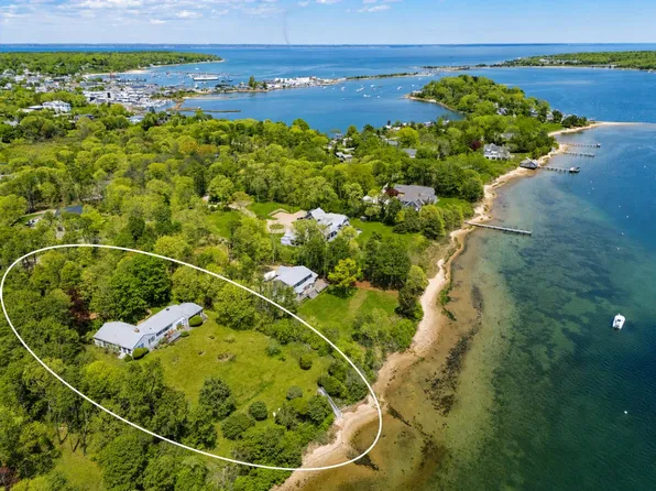 94 Weaver Ln, Tisbury, MA 02568