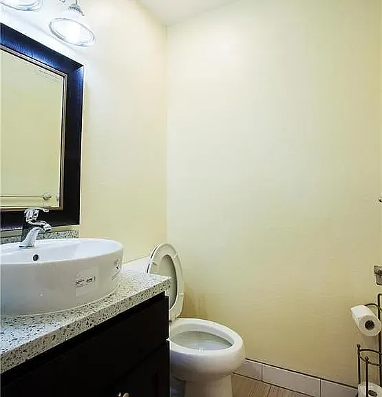 799 Windwood Dr — Photo 2