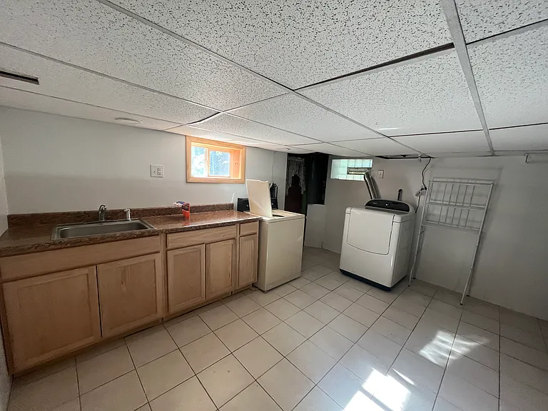 3264 Parkview Ave — Photo 4