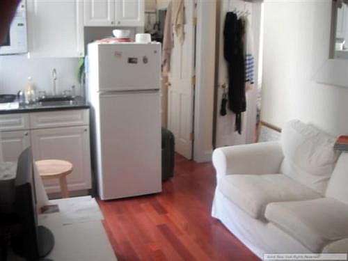5th image of 410 W 44th St APT 10