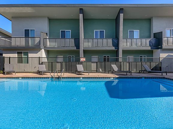 3rd image of 2848 N Mountain Ave #33553